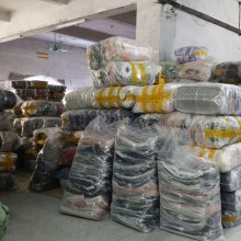 爆款四季地?cái)偡b批發(fā) 3元一件論斤稱，廠家?guī)齑媲鍌}背后的生意經(jīng)